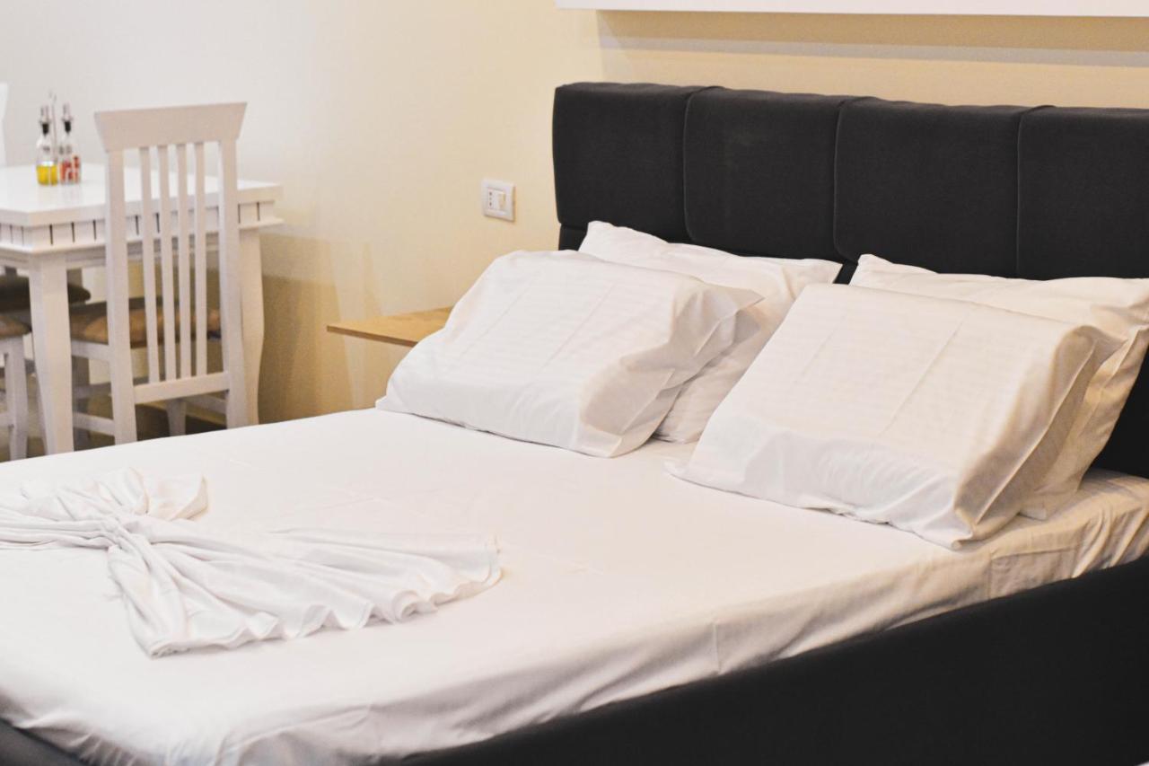 Delmar Apartments โกเลม ภายนอก รูปภาพ
