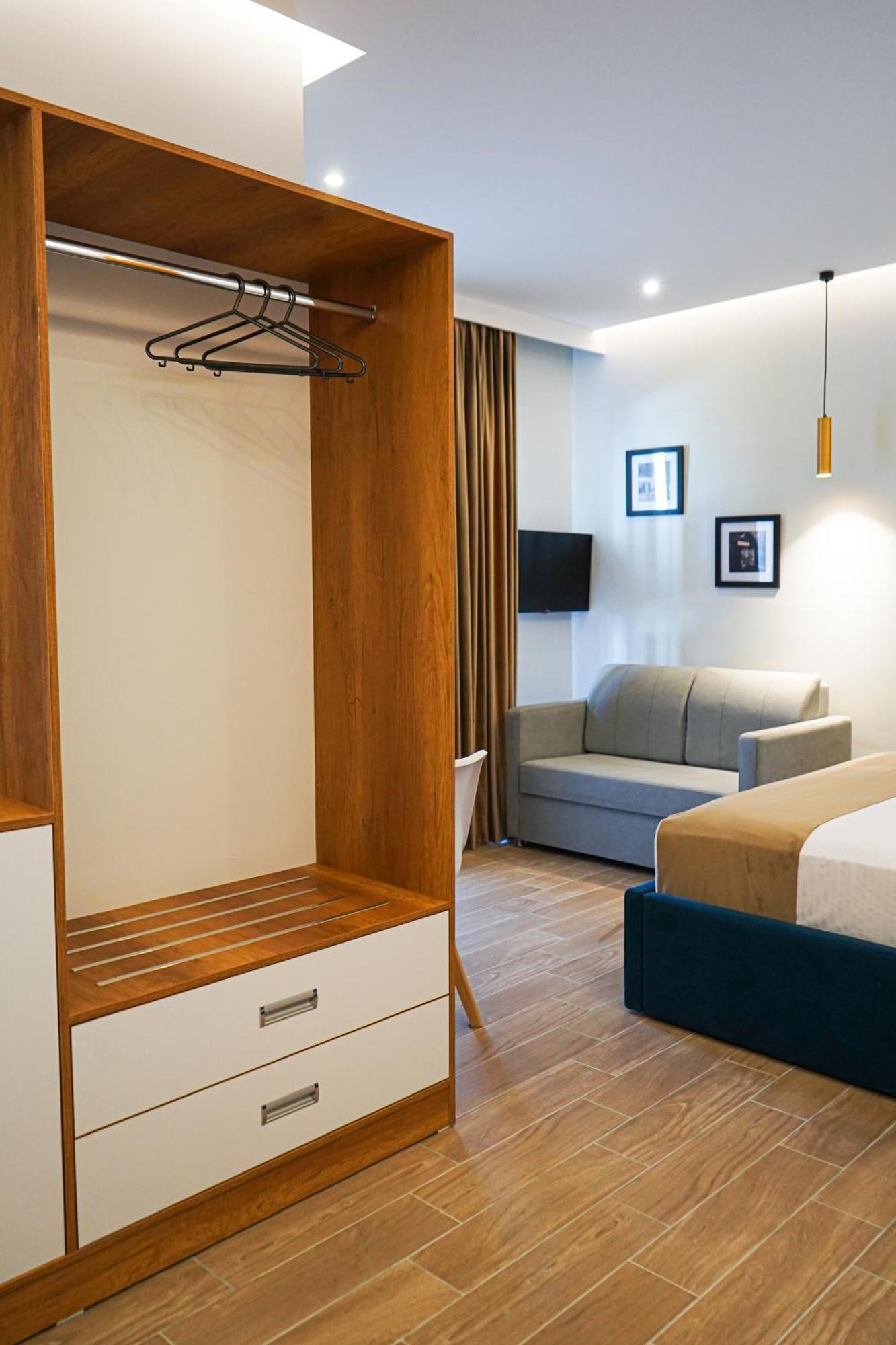 Delmar Apartments โกเลม ภายนอก รูปภาพ