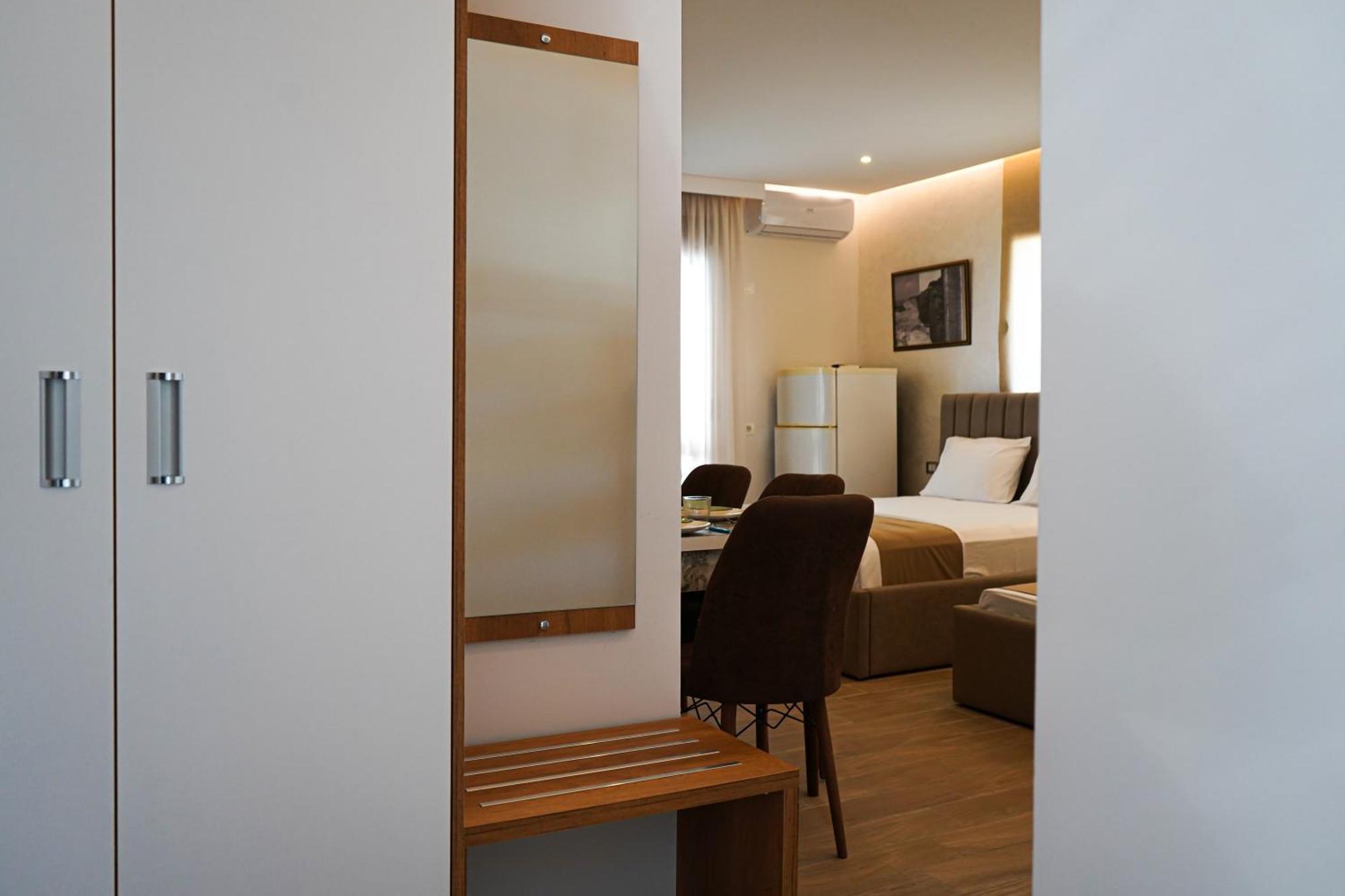 Delmar Apartments โกเลม ภายนอก รูปภาพ