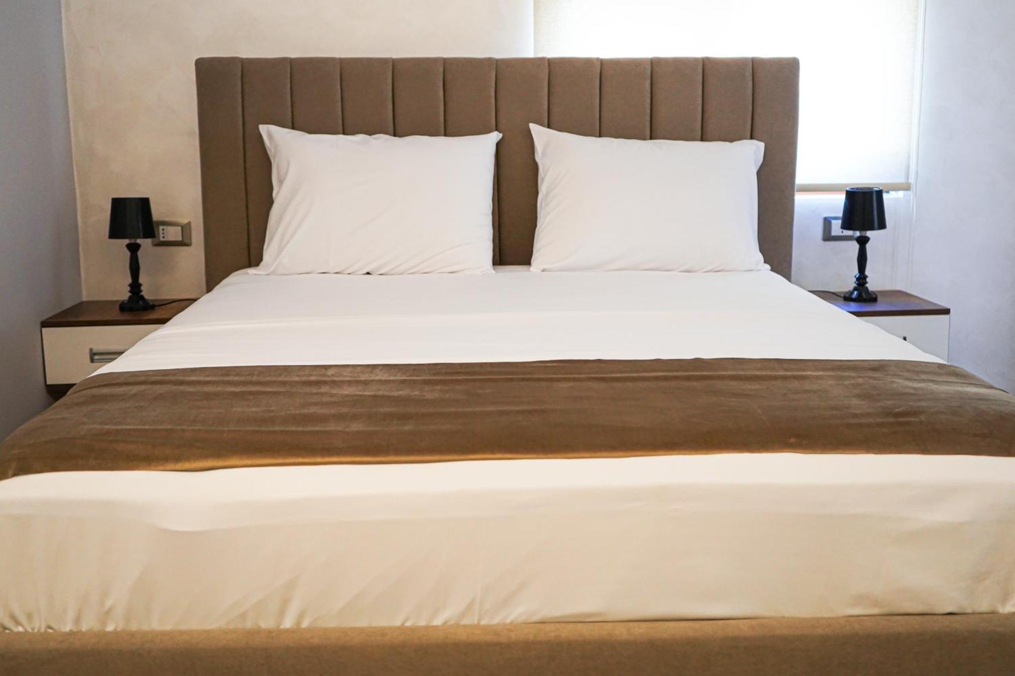 Delmar Apartments โกเลม ภายนอก รูปภาพ