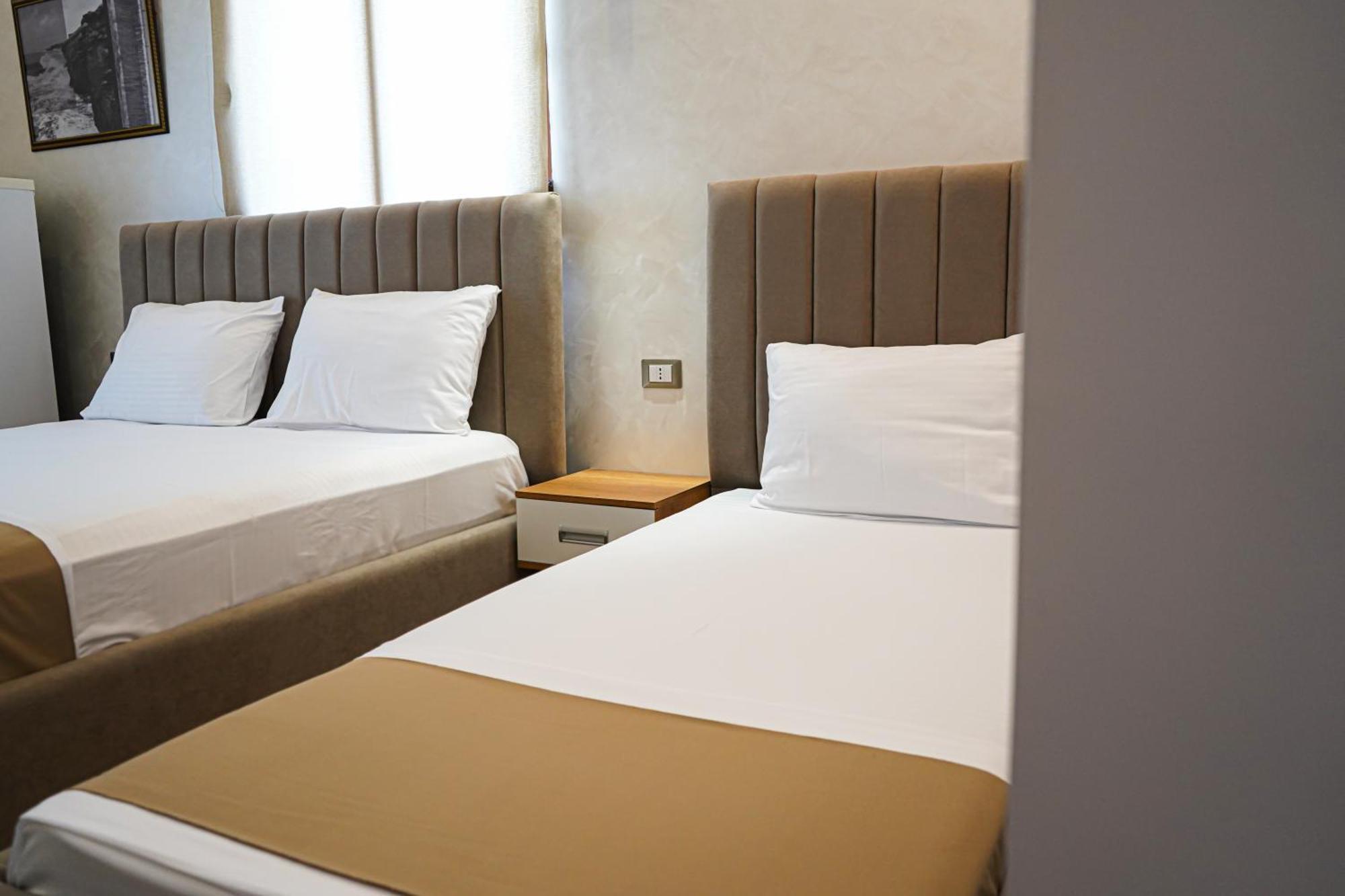 Delmar Apartments โกเลม ภายนอก รูปภาพ